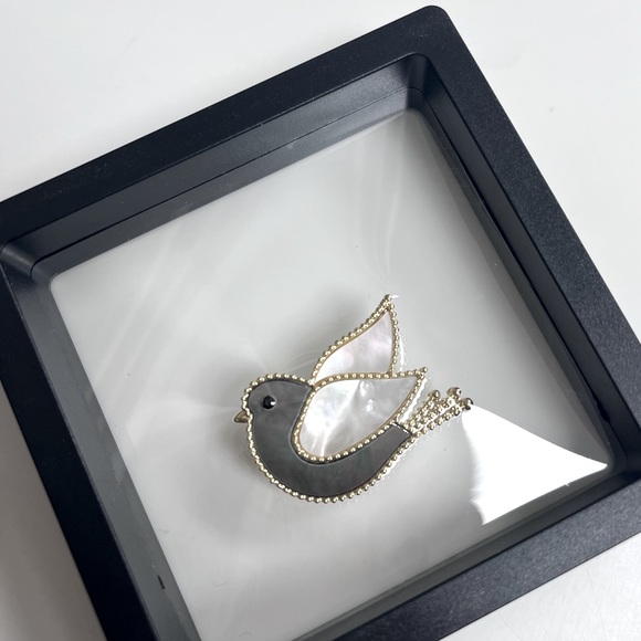 Shell Pigeon Brooch - Picture 2 of 4